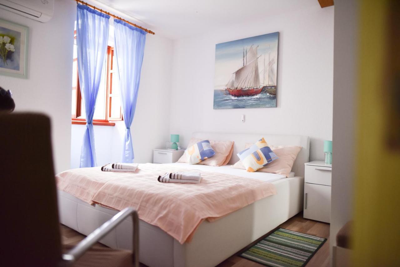 Luka'S Amber Rooms In The Center Of Trogir Eksteriør bilde